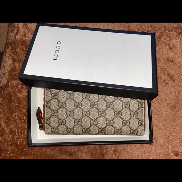 Authentic Gucci Wallet - Picture 1 of 11